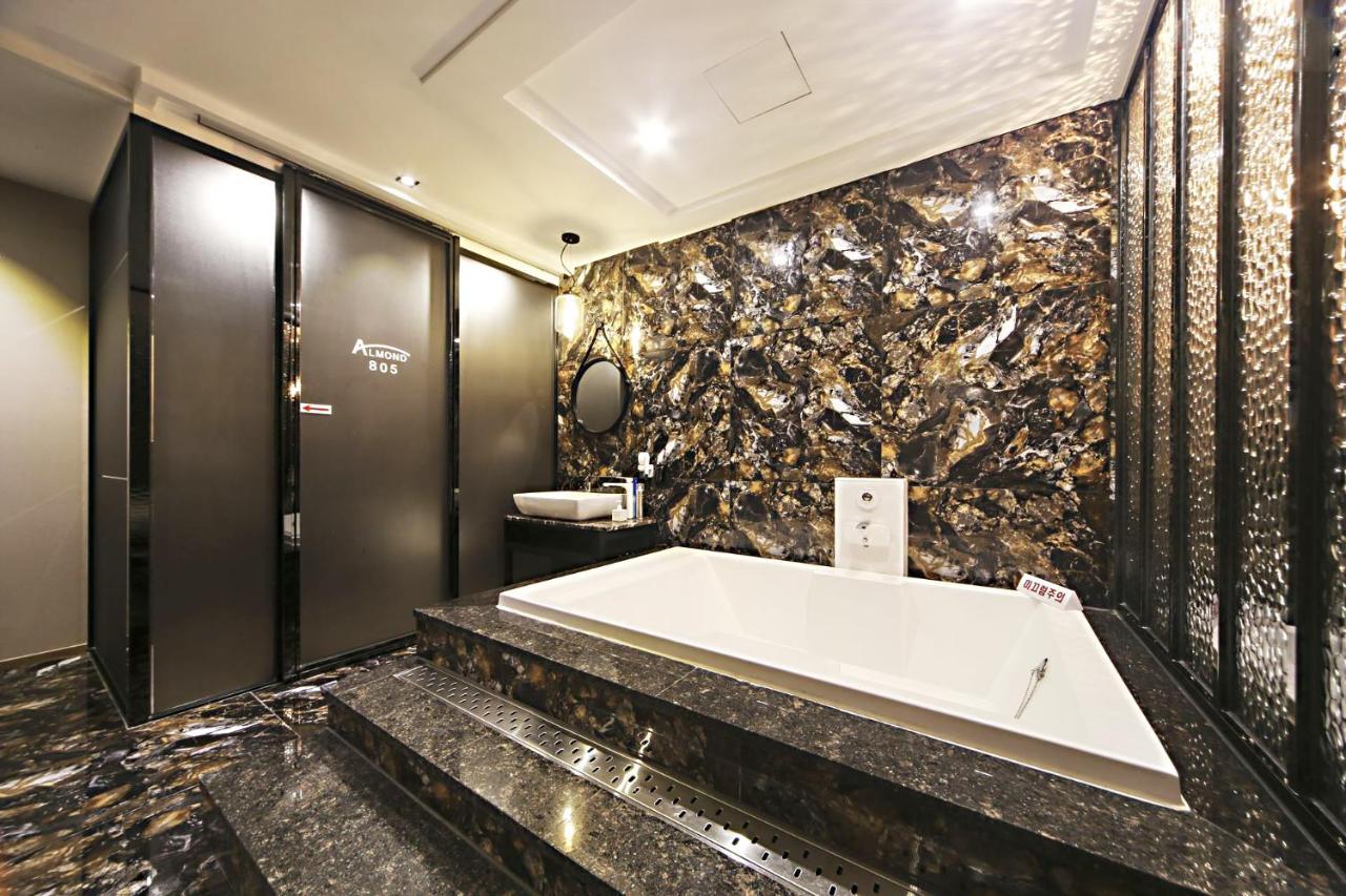 Masan Almond Hotel Changwon Eksteriør billede